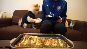 ���т��эs���鎩���A�H�ו����ڂ̑O�ɂ����Ă�����������ő҂��Ă���|������