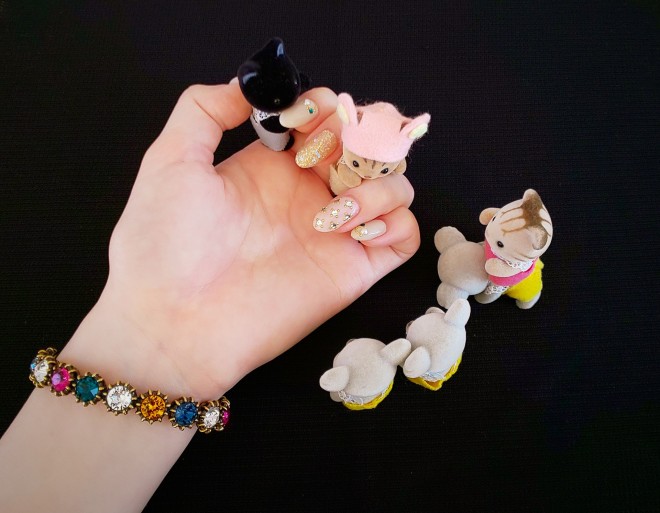 lCƃVojA̐Ԃi摜񋟁FG肷j