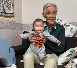 画像 写真 仲良し1才孫 じぃじの日常フォトギャラリー 1枚目 Eltha エルザ