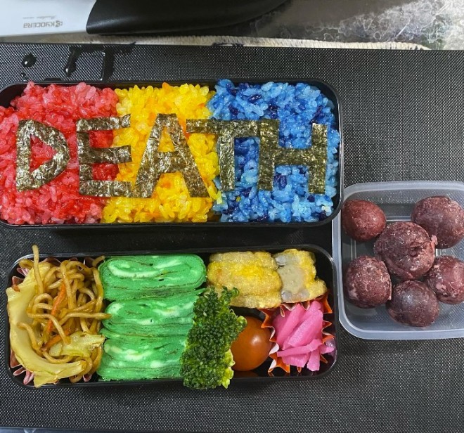三色「DEATH」弁当 画像提供：つなわさびさん