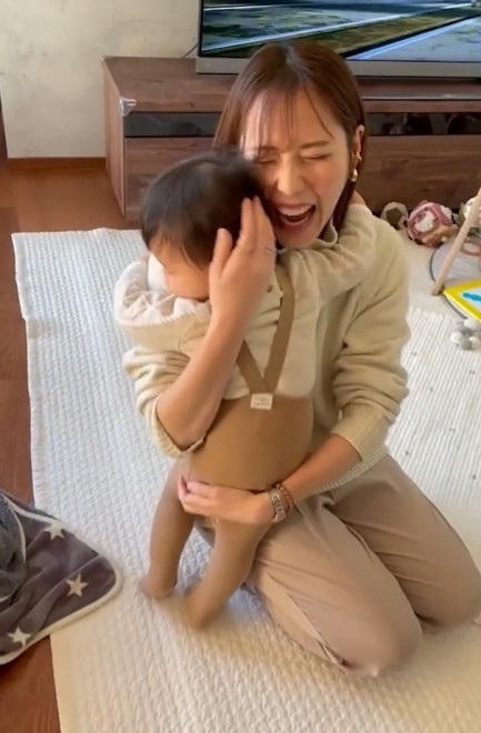 }}ȊO̐ԂĂlqɐ]1˂̑q