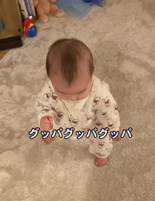 9ɂāAꂳ̌tقڗĂ܂q