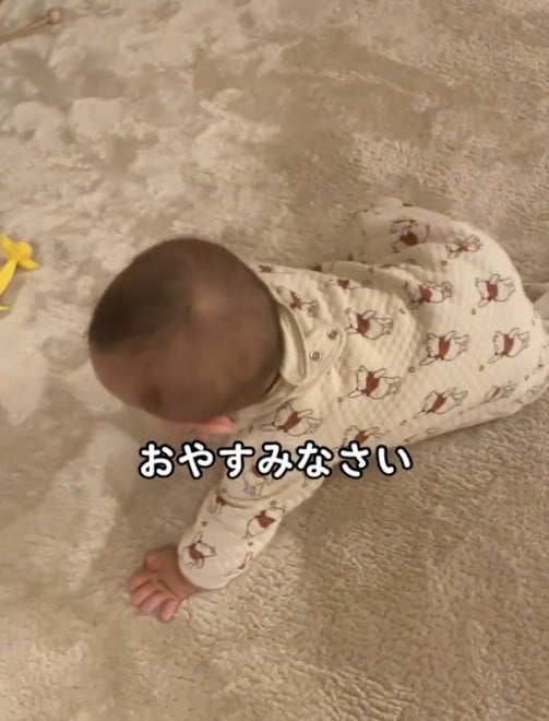 9ɂāAꂳ̌tقڗĂ܂q