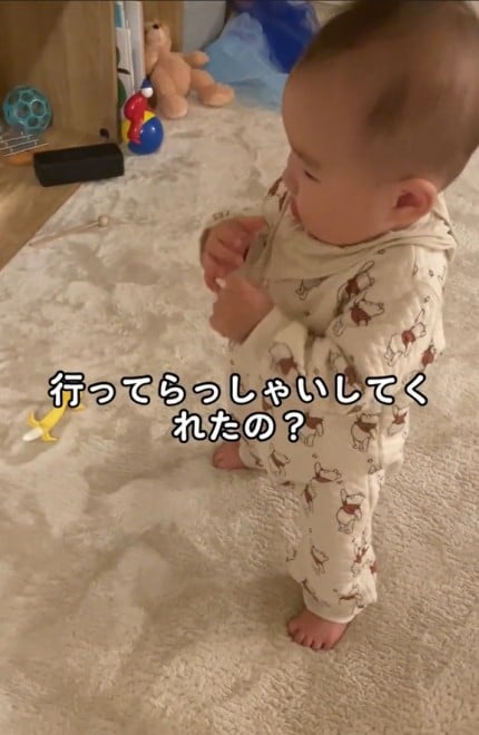 9ɂāAꂳ̌tقڗĂ܂q