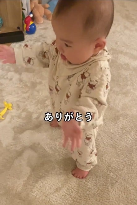 9ɂāAꂳ̌tقڗĂ܂q