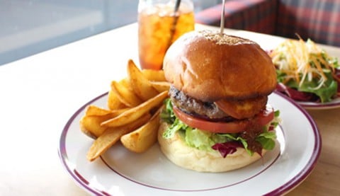サムネイル 【恵比寿】ハンバーガーにグリル　アメリカンスタイルのくつろぎカフェ「dot.Grill and Bar」