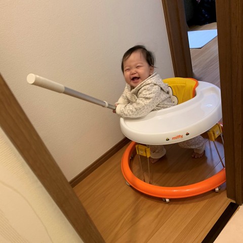 サムネイル 【育児衝撃画像】ママのトイレ中に満面の笑みで“突撃”してきた赤ちゃんに「かわいいから許すとはこのこと」