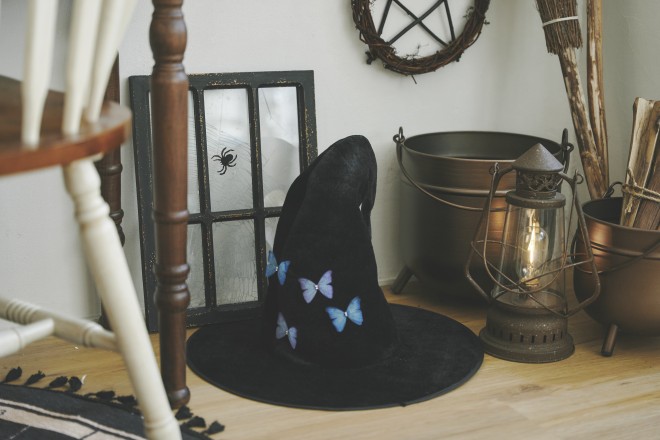 The Witch's Roo-- ACe