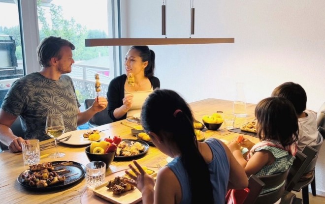サムネイル スイス在住母が初めて和食の朝ごはんを用意、夫と子ども達の反応に140万回再生「こんなに美味しいって言われたら嬉しい」