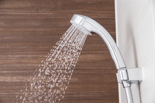 髪の汚れ、ほとんどはシャワーの水で洗い流せる