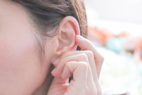 「耳掃除はほとんど必要ない」耳鼻科医が明かす“耳あか”の正体とケア方法【専門医監修】