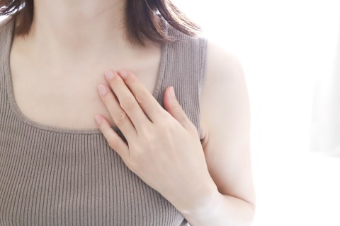 胸が育たない原因と育乳の方法を専門医が解説